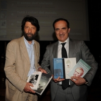 Foto Nicoloro G. 25/05/2012 Padova Nell’ aula magna dell’ Universita’ di Padova la Giuria dei Letterati, presieduta da Massimo Cacciari, ha selezionato la cinquina finalista al 50° Premio Campiello organizzato da Confindustria Veneto. Nel corso della cerimonia e’ stato anche proclamato il vincitore del Premio Campiello Opera Prima. Il vincitore assoluto tra la cinquina selezionata verra’ proclamato da una giuria di 300 lettori il 1 settembre 2012 al teatro La Fenice di Venezia. nella foto Massimo Cacciari – Andrea Tomat