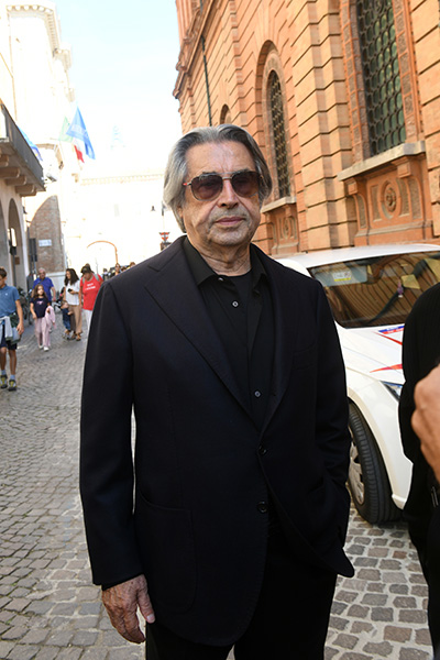 Foto Nicoloro G.   20/09/2026   Ravenna   Nell' ambito delle Celebrazioni per il 705° annuale della morte di Dante Alighieri si e' conclusa la XV edizione del Festival '' Prospettiva Dante ''. nella foto il maestro Riccardo Muti che riceve il '' Premio Dante-Ravenna ''  per il suo impegno per la tutela e trasmissione della lingua e della cultura italiana.