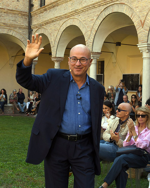 Foto Nicoloro G.   20/09/2026   Ravenna   Nell' ambito delle Celebrazioni per il 705° annuale della morte di Dante Alighieri si e' conclusa la XV edizione del Festival '' Prospettiva Dante ''. nella foto il giornalista e scrittore Aldo Cazzullo che ha intrattenuto con una riflessione sul tema '' Da Dante al Rinascimento ''.