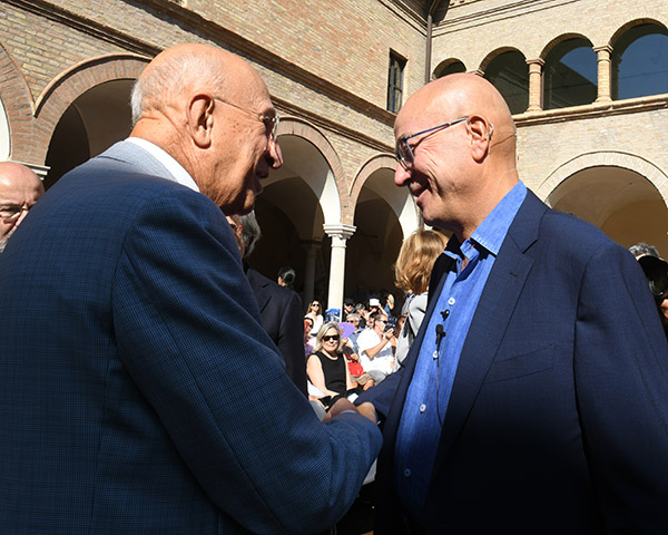 Foto Nicoloro G.   20/09/2026   Ravenna   Nell' ambito delle Celebrazioni per il 705° annuale della morte di Dante Alighieri si e' conclusa la XV edizione del Festival '' Prospettiva Dante ''. nella foto il presidente ABI Antonio Patuelli, a sinistra, con il giornalista e scrittore Aldo Cazzullo.