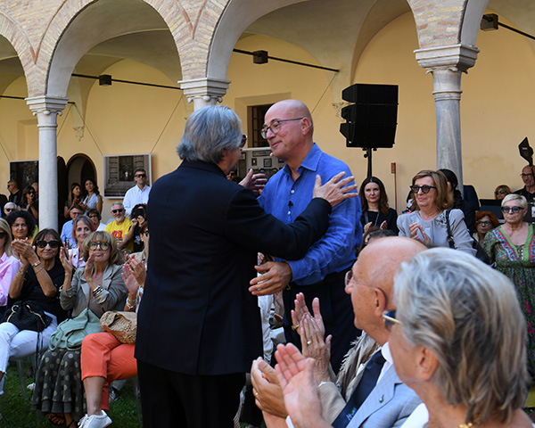 Foto Nicoloro G.   20/09/2026   Ravenna   Nell' ambito delle Celebrazioni per il 705° annuale della morte di Dante Alighieri si e' conclusa la XV edizione del Festival '' Prospettiva Dante ''. nella foto il maestro Riccardo Muti con il giornalista Aldo Cazzullo.