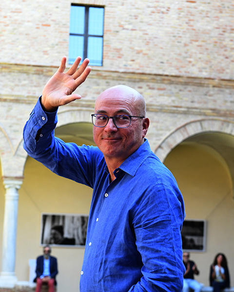 Foto Nicoloro G.   20/09/2026   Ravenna   Nell' ambito delle Celebrazioni per il 705° annuale della morte di Dante Alighieri si e' conclusa la XV edizione del Festival '' Prospettiva Dante ''. nella foto il giornalista e scrittore Aldo Cazzullo che ha intrattenuto con una riflessione sul tema '' Da Dante al Rinascimento ''.