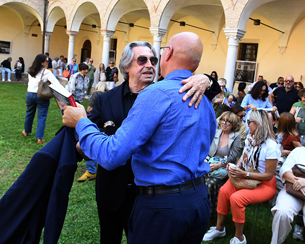 Foto Nicoloro G.   20/09/2026   Ravenna   Nell' ambito delle Celebrazioni per il 705° annuale della morte di Dante Alighieri si e' conclusa la XV edizione del Festival '' Prospettiva Dante ''. nella foto il maestro Riccardo Muti con il giornalista Aldo Cazzullo.