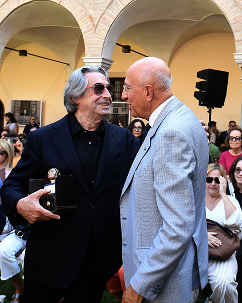 Foto Nicoloro G.   20/09/2026   Ravenna   Nell' ambito delle Celebrazioni per il 705° annuale della morte di Dante Alighieri si e' conclusa la XV edizione del Festival '' Prospettiva Dante ''. nella foto il maestro Riccardo Muti con il presidente ABI Antonio Patuelli.