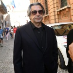 Foto Nicoloro G.   20/09/2026   Ravenna   Nell' ambito delle Celebrazioni per il 705° annuale della morte di Dante Alighieri si e' conclusa la XV edizione del Festival '' Prospettiva Dante ''. nella foto il maestro Riccardo Muti che riceve il '' Premio Dante-Ravenna ''  per il suo impegno per la tutela e trasmissione della lingua e della cultura italiana.