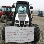 Foto Nicoloro G.   29/01/2024   Ravenna   Protesta degli agricoltori contro le politiche agricole dell' Europa. nella foto cartelli di protesta.
