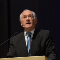 Foto Nicoloro G.  16/11/2013  Milano   Quinta edizione di " Science for Peace " due giorni di dibattiti dedicati agli scienziati impegnati per la Pace. nella foto il professore Peter  Atkins, dell' UniversitÃ  di Oxford.