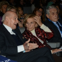 Foto Nicoloro G.  16/11/2013  Milano   Quinta edizione di " Science for Peace " due giorni di dibattiti dedicati agli scienziati impegnati per la Pace. nella foto il ministro Emma Bonino tra il professore Umberto Veronesi, a sinistra, e Alberto Martinelli.