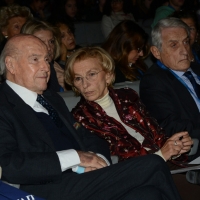 Foto Nicoloro G.  16/11/2013  Milano   Quinta edizione di " Science for Peace " due giorni di dibattiti dedicati agli scienziati impegnati per la Pace. nella foto il ministro Emma Bonino tra il professore Umberto Veronesi, a sinistra, e Alberto Martinelli.