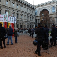 Foto Nicoloro G. 07/12/2013 Milano Tradizionale Prima alla Scala che annovera quest’ anno anche la presenza del Capo dello Stato. nella foto Poliziotti e manifestanti 