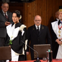 Foto Nicoloro G. 30/10/2013 Bologna Il leader dell’ opposizione birmana Aung San Suu Kyi ospite della città di Bologna per ricevere la cittadinanza onoraria in Comune e la laurea honoris causa in Università. nella foto Aung San Suu Kyi – Ivano Dionigi  
