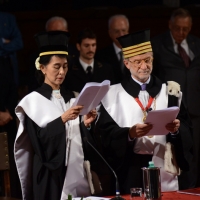 Foto Nicoloro G. 30/10/2013 Bologna Il leader dell’ opposizione birmana Aung San Suu Kyi ospite della città di Bologna per ricevere la cittadinanza onoraria in Comune e la laurea honoris causa in Università. nella foto Aung San Suu Kyi – Ivano Dionigi 