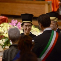 Foto Nicoloro G. 30/10/2013 Bologna Il leader dell’ opposizione birmana Aung San Suu Kyi ospite della città di Bologna per ricevere la cittadinanza onoraria in Comune e la laurea honoris causa in Università. nella foto Aung San Suu Kyi – Ivano Dionigi – Virginio 