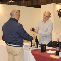 Foto Nicoloro G. 04/11/2011 Ravenna Nona edizione della rassegna ” GiovinBacco ” la piu’ grande festa dedicata al famoso vino romagnolo Sangiovese. In vetrina e pronti per essere degustati 140 vini di 73 tra le migliori cantine romagnole. All’ interno della manifestazione anche il concorso ” Trofeo la Piadina d’ oro di Romagna “. nella foto Assaggio di vini