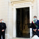 Foto Nicoloro G.   17/10/2020   Ravenna   Ricollocamento nella tomba di Dante della Croce d' oro donata nel 1965 da papa Paolo VI e recentemente benedetta da papa Francesco. nella foto il vescovo di Ravenna monsignore Lorenzo Ghizzoni e il sindaco di Ravenna Michele de Pascale.
