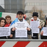 Foto Nicoloro G. 04/12/2011 Vicenza Dopo quattro anni si riunisce il Parlamento Padano nella sua sede di villa " La Favorita ". nella foto Contestatori della Lega Nord