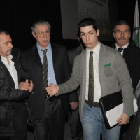 Foto Nicoloro G. 04/12/2011 Vicenza Dopo quattro anni si riunisce il Parlamento Padano nella sua sede di villa " La Favorita ". nella foto Umberto Bossi – Renzo Bossi
