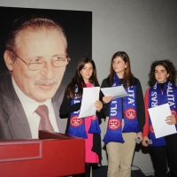 Foto Nicoloro G. Rimini 03/12/2010 Seconda edizione del \" Salone della Giustizia \" che si svolge dal 02 al 05 dicembre alla Fiera di Rimini. nella foto Tre giovani studentesse leggono contro le mafie