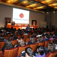 Foto Nicoloro G. Rimini 03/12/2010 Seconda edizione del \" Salone della Giustizia \" che si svolge dal 02 al 05 dicembre alla Fiera di Rimini. nella foto Sala gremita di studenti per il dibattito contro le mafie
