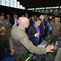 Foto Nicoloro G. Rimini 04/12/2010 Seconda edizione del \" Salone della Giustizia \" che si svolge dal 02 al 05 dicembre alla Fiera di Rimini. nella foto Ignazio La Russa, circondato da militari