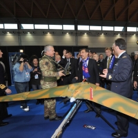 Foto Nicoloro G. Rimini 04/12/2010 Seconda edizione del \" Salone della Giustizia \" che si svolge dal 02 al 05 dicembre alla Fiera di Rimini. nella foto Ignazio La Russa, circondato da militari