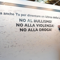 Foto Nicoloro G. Rimini 02/12/2010 Giornata inaugurale della Seconda edizione del ” Salone della Giustizia ” che si svolge dal 02 al 05 dicembre alla Fiera di Rimini. nella foto Un grande cartello contro il bullismo, la violenza e la droga