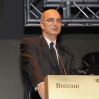 Foto Nicoloro G. 18/11/2010, Milano, Seconda edizione della conferenza internazionale " Science for Peace " organizzata dalla " Fondazione Veronesi ". In questa prima giornata il tema e' " La Scienza come linguaggio universale di Pace ". nella foto Vincenzo Perrone