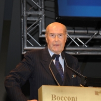 Foto Nicoloro G. 19/11/2010 Milano, Seconda edizione della conferenza internazionale " Science for Peace " organizzata dalla " Fondazione Veronesi ". In questa seconda giornata il tema e' " Strategie e modelli per un processo di Pace ". nella foto Umberto Veronesi