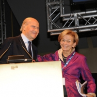 Foto Nicoloro G. 19/11/2010 Milano, Seconda edizione della conferenza internazionale " Science for Peace " organizzata dalla " Fondazione Veronesi ". In questa seconda giornata il tema e' " Strategie e modelli per un processo di Pace ". nella foto Umberto Veronesi – Emma Bonino