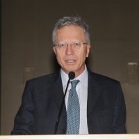 Foto Nicoloro G. 18/11/2011 Milano Si svolge all’ Universita’ Bocconi la terza conferenza internazionale di ” Science for Peace “, due giorni di incontri e dibattiti per promuovere la diffusione di una cultura di pace e la progressiva riduzione degli ordigni nucleari e delle spese militari a favore di maggiori investimenti in ricerca e sviluppo. nella foto Guido Tabellini