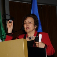 Foto Nicoloro G. 16/11/2012 Milano Quarta Conferenza Mondiale ” Science for Peace ” in cui si analizzano le cause all’ origine di conflitti e le soluzioni che la Scienza offre per la prevenzione e la risoluzione. In questa edizione esperti internazionali parlano di pena di morte ed ergastolo, accesso alle risorse e coesione sociale. nella foto Shirin Ebadi