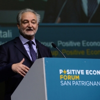 Foto Nicoloro G.  09/04/2015  Comunità di San Patrignano- Coriano ( Rimini )   Seconda edizione del Positive Economy Forum, due giorni di conferenze e dibattiti per pensare un nuovo modello economico per le generazioni future.  nella foto Jacques Attali, presidente Positive Economy Forum.