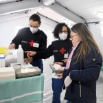 Foto Nicoloro G.   18/02/2023   Porto Corsini ( Ravenna )   La nave Ocean Viking dell' Ong Sos Mediterranee e' sbarcata con a bordo 84 naufraghi di cui 58 minori non accompagnati e 26 uomini adulti. nella foto ultimi preparativi dei volontari della Croce Rossa per l' accoglienza dei migranti.