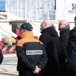 Foto Nicoloro G.   18/02/2023   Porto Corsini ( Ravenna )   La nave Ocean Viking dell\' Ong Sos Mediterranee e\' sbarcata con a bordo 84 naufraghi di cui 58 minori non accompagnati e 26 uomini adulti. nella foto il governatore Stefano Bonaccini e il capo della Guardia Costiera Francesco Cimmino assistono allo sbarco dei migranti.