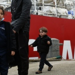Foto Nicoloro G.   10/04/2024    Ravenna   E' approdata alla banchina di Marina di Ravenna la nave Ong Life Support con a bordo 200 migranti, dei quali 167 sono uomini, 15 sono donne e 18 minori di cui 8 non accompagnati. I paesi di provenienza dei migranti sono il Bangladesh, la Siria, il Pakistan, l'  Eritrea, l' Egitto e il Ghana. nella foto sono 18 i minori sbarcati e di questi 8 sono non accompagnati.