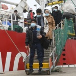 Foto Nicoloro G.   10/04/2024    Ravenna   E' approdata alla banchina di Marina di Ravenna la nave Ong Life Support con a bordo 200 migranti, dei quali 167 sono uomini, 15 sono donne e 18 minori di cui 8 non accompagnati. I paesi di provenienza dei migranti sono il Bangladesh, la Siria, il Pakistan, l'  Eritrea, l' Egitto e il Ghana. nella foto sono 18 i minori sbarcati e di questi 8 sono non accompagnati.