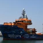 Foto Nicoloro G.   14/06/2025   Ravenna   E\' approdata nel porto di Ravenna la nave ong Solidaire con a bordo 76 migranti tutti uomini di cui 14 minori non accompagnati. I paesi di provenienza sono per la maggior parte Bangladesh, Marocco e Egitto. A questi si aggiungono migranti provenienti da Siria, Eritrea, Etiopia, Yemen e Libia. nella foto la nave ong Solidaire.