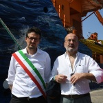 Foto Nicoloro G.   14/06/2025   Ravenna   E\' approdata nel porto di Ravenna la nave ong Solidaire con a bordo 76 migranti tutti uomini di cui 14 minori non accompagnati. I paesi di provenienza sono per la maggior parte Bangladesh, Marocco e Egitto. A questi si aggiungono migranti provenienti da Siria, Eritrea, Etiopia, Yemen e Libia. nella foto il neo sindaco Alessandro Barattoni e il prefetto Raffaele Ricciardi.