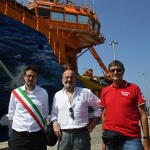 Foto Nicoloro G.   14/06/2025   Ravenna   E\' approdata nel porto di Ravenna la nave ong Solidaire con a bordo 76 migranti tutti uomini di cui 14 minori non accompagnati. I paesi di provenienza sono per la maggior parte Bangladesh, Marocco e Egitto. A questi si aggiungono migranti provenienti da Siria, Eritrea, Etiopia, Yemen e Libia. nella foto da sinistra il neo sindaco Alessandro Barattoni, il prefetto Raffaele Ricciardi e il dirigente AUSL Romagna Mauro Marabini.