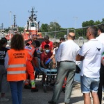 Foto Nicoloro G.   14/06/2025   Ravenna   E' approdata nel porto di Ravenna la nave ong Solidaire con a bordo 76 migranti tutti uomini di cui 14 minori non accompagnati. I paesi di provenienza sono per la maggior parte Bangladesh, Marocco e Egitto. A questi si aggiungono migranti provenienti da Siria, Eritrea, Etiopia, Yemen e Libia. nella foto il primo a sbarcare e' stato un giovane siriano con una protesi alla gamba destra.