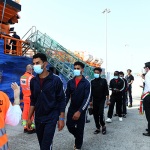 Foto Nicoloro G.   14/06/2025   Ravenna   E' approdata nel porto di Ravenna la nave ong Solidaire con a bordo 76 migranti tutti uomini di cui 14 minori non accompagnati. I paesi di provenienza sono per la maggior parte Bangladesh, Marocco e Egitto. A questi si aggiungono migranti provenienti da Siria, Eritrea, Etiopia, Yemen e Libia. nella foto un momento dello sbarco.