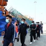 Foto Nicoloro G.   14/06/2025   Ravenna   E' approdata nel porto di Ravenna la nave ong Solidaire con a bordo 76 migranti tutti uomini di cui 14 minori non accompagnati. I paesi di provenienza sono per la maggior parte Bangladesh, Marocco e Egitto. A questi si aggiungono migranti provenienti da Siria, Eritrea, Etiopia, Yemen e Libia. nella foto un momento dello sbarco.