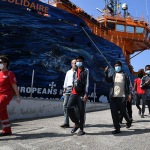 Foto Nicoloro G.   14/06/2025   Ravenna   E' approdata nel porto di Ravenna la nave ong Solidaire con a bordo 76 migranti tutti uomini di cui 14 minori non accompagnati. I paesi di provenienza sono per la maggior parte Bangladesh, Marocco e Egitto. A questi si aggiungono migranti provenienti da Siria, Eritrea, Etiopia, Yemen e Libia. nella foto un momento dello sbarco.