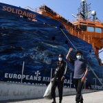 Foto Nicoloro G.   14/06/2025   Ravenna   E' approdata nel porto di Ravenna la nave ong Solidaire con a bordo 76 migranti tutti uomini di cui 14 minori non accompagnati. I paesi di provenienza sono per la maggior parte Bangladesh, Marocco e Egitto. A questi si aggiungono migranti provenienti da Siria, Eritrea, Etiopia, Yemen e Libia. nella foto un momento dello sbarco.