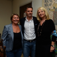Foto Nicoloro G.    17/09/2014     Ravenna    Conferenza stampa di \" Linea Rosa \", associazione di volontariato, per presentare la nuova iniziativa che vede la realizzazione di uno spot contro la violenza sulle donne. nella foto da sinistra Monica Vodarich, una delle fondatrici dell\' associazione,  l\' arbitro internazionale Nicola Rizzoli, testimonial e attore nello spot, e la presidente di Linea Rosa Alessandra Bagnara.