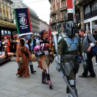 Foto Nicoloro G.   03/05/2015  Milano   Si è svolto lo \" Star Wars Day \" che ha richiamato una moltitudine di appassionati della saga cinematografica di fantascienza di Star Wars. nella foto lungo il corteo della parata che ha attraversato il centro della città.