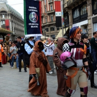 Foto Nicoloro G.   03/05/2015  Milano   Si è svolto lo \" Star Wars Day \" che ha richiamato una moltitudine di appassionati della saga cinematografica di fantascienza di Star Wars. nella foto lungo il corteo della parata che ha attraversato il centro della città.