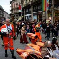 Foto Nicoloro G.   03/05/2015  Milano   Si è svolto lo \" Star Wars Day \" che ha richiamato una moltitudine di appassionati della saga cinematografica di fantascienza di Star Wars. nella foto lungo il corteo della parata che ha attraversato il centro della città.