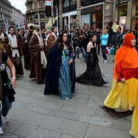 Foto Nicoloro G.   03/05/2015  Milano   Si è svolto lo \" Star Wars Day \" che ha richiamato una moltitudine di appassionati della saga cinematografica di fantascienza di Star Wars. nella foto lungo il corteo della parata che ha attraversato il centro della città.