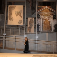 Foto Nicoloro G. 20/05/2011 Ravenna Inaugurato nella ex chiesa di San Nicolo’ il ” TAMO “, tutta l’ avventura del mosaico, un centro espositivo permanente di mosaici che raccontano la storia, la tradizione e la cultura musiva del territorio. Inoltre e’ possibile mediante tavoli touchscreen scoprire tutto sul processo di realizzazione del mosaico esplorando in modo interattivo un cantiere antico, una bottega dell’ Ottocento e un laboratorio contemporaneo. nella foto Interno del centro espositivo